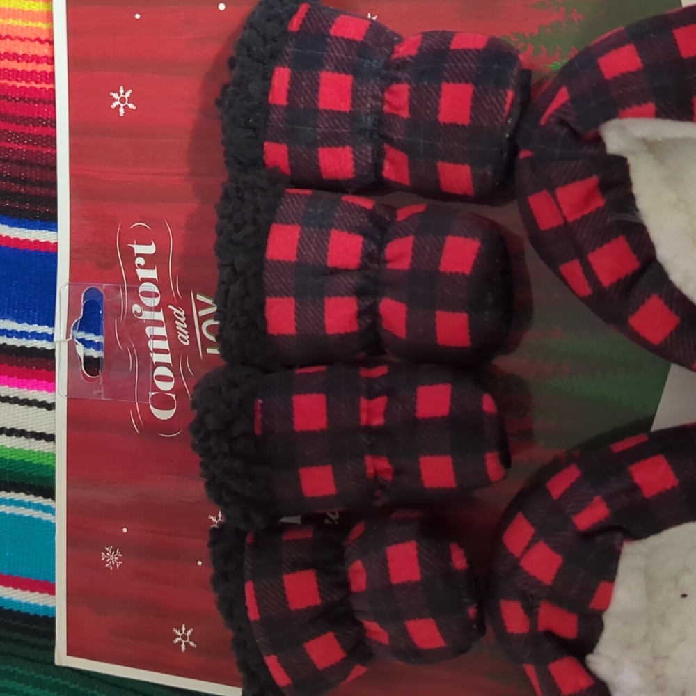 Human Slippers + Dog Slippers Socks Set - Picture 2 of 5